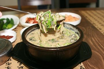 추어탕은 전국 각지에서 쉽게 만날 수 있는 정겨운 음식이지만, 그 중에서도 남원 추어탕을 최고로 친다.