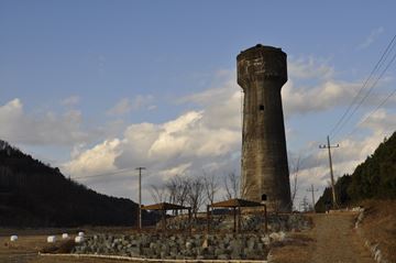 80년전 화본역에&nbsp;정차한 증기기관차에 물을 공급해주던 급수탑
