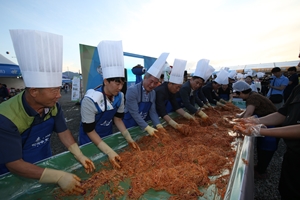 먹고 보고 즐기는 '2018 춘천닭갈비막국수 축제'