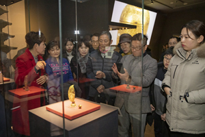 백제역사 담은 국립익산박물관 구름인파