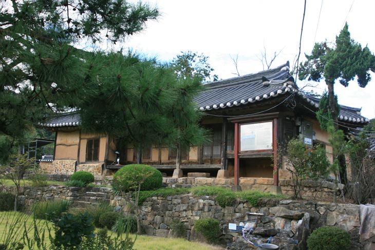 김주택 가옥은 한옥 특유의 기품으로 가득하다.