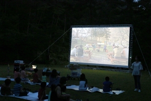 한여름 밤! 피톤치드 가득한 숲속에서 영화를 즐기자... 해송 숲속 영화제