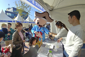증평군, 대표 캐릭터 김득신은 열일중~