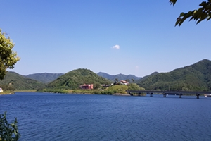 하늘빛·땅빛·물빛이 아름다운 곳 ‘칠갑뜨락’ 