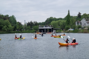 군산시, 은파호수공원에서 벚꽃과 함께 특별한 카누체험 행사