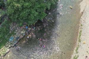 진안군, 무더운 폭염 피해 진안 운일암반일암으로 풍덩!