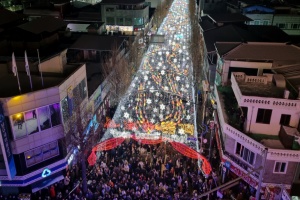 화천산천어축제, 20일 선등거리 불켜지고 실내 얼음조각광장 개장  