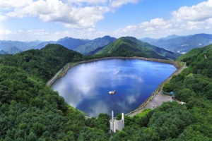 가평군, 백두산 천지 닮은 호명호수… 봄철 기지개 ‘재개장’
