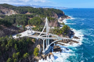 삼척시, 바다 위를 걷는 듯한 경험, 삼척 해상 스카이워크 준공 