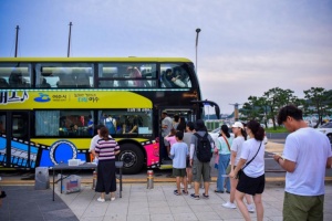 여수의 밤, 낭만이 달린다! ‘시간을 달리는 버스커’ 운행 시작
