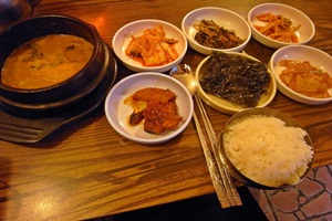 솜씨와 유행, 전통의 거리 채우는 각양각색 맛 구경