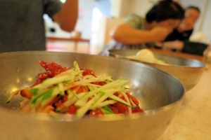 매콤새콤, 수십 년의 입맛을 사로잡다! 오장동 냉면골목